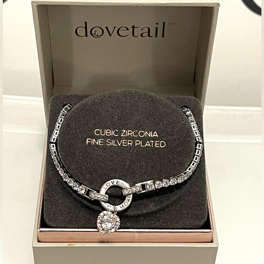 🆕🦋DOVETAIL Dainty Heart Bracelet🦋